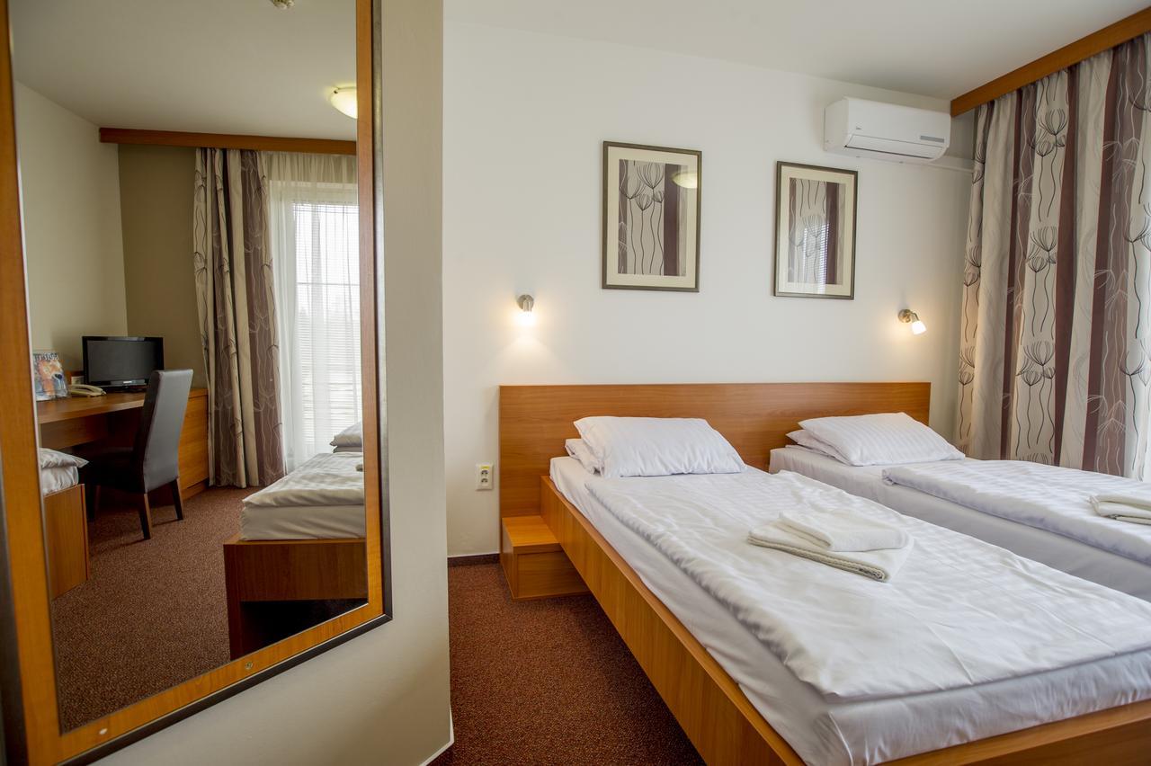 Wellness Hotel Thermal Štúrovo Dış mekan fotoğraf