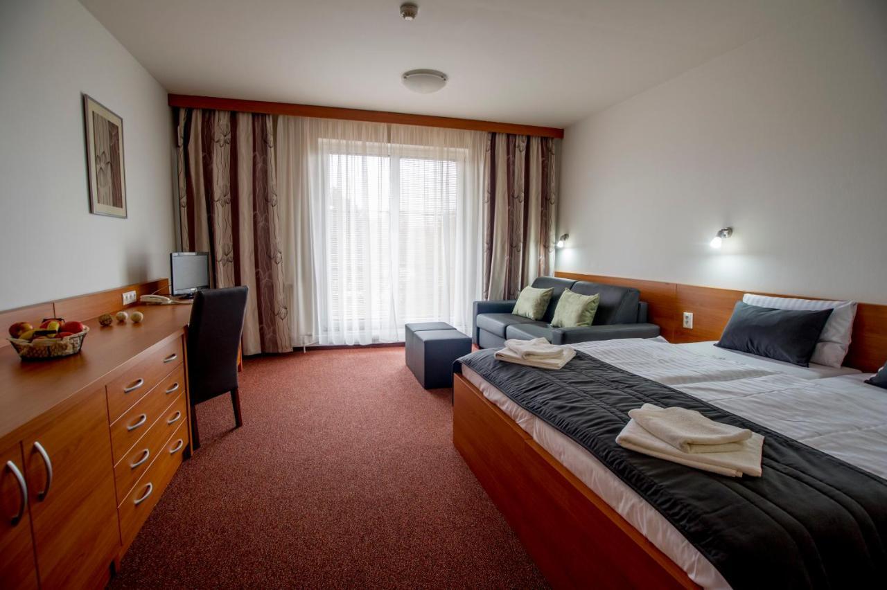Wellness Hotel Thermal Štúrovo Dış mekan fotoğraf