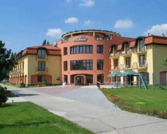 Wellness Hotel Thermal Štúrovo Dış mekan fotoğraf